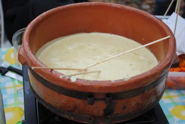 Bagna Càuda tarifi — servise hazır